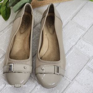 Women's Beige Flats